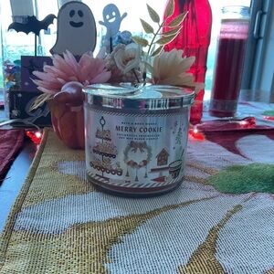 Bath & Body Works 3 wick Merry Cookie Holiday Scented Candle New in box.$10